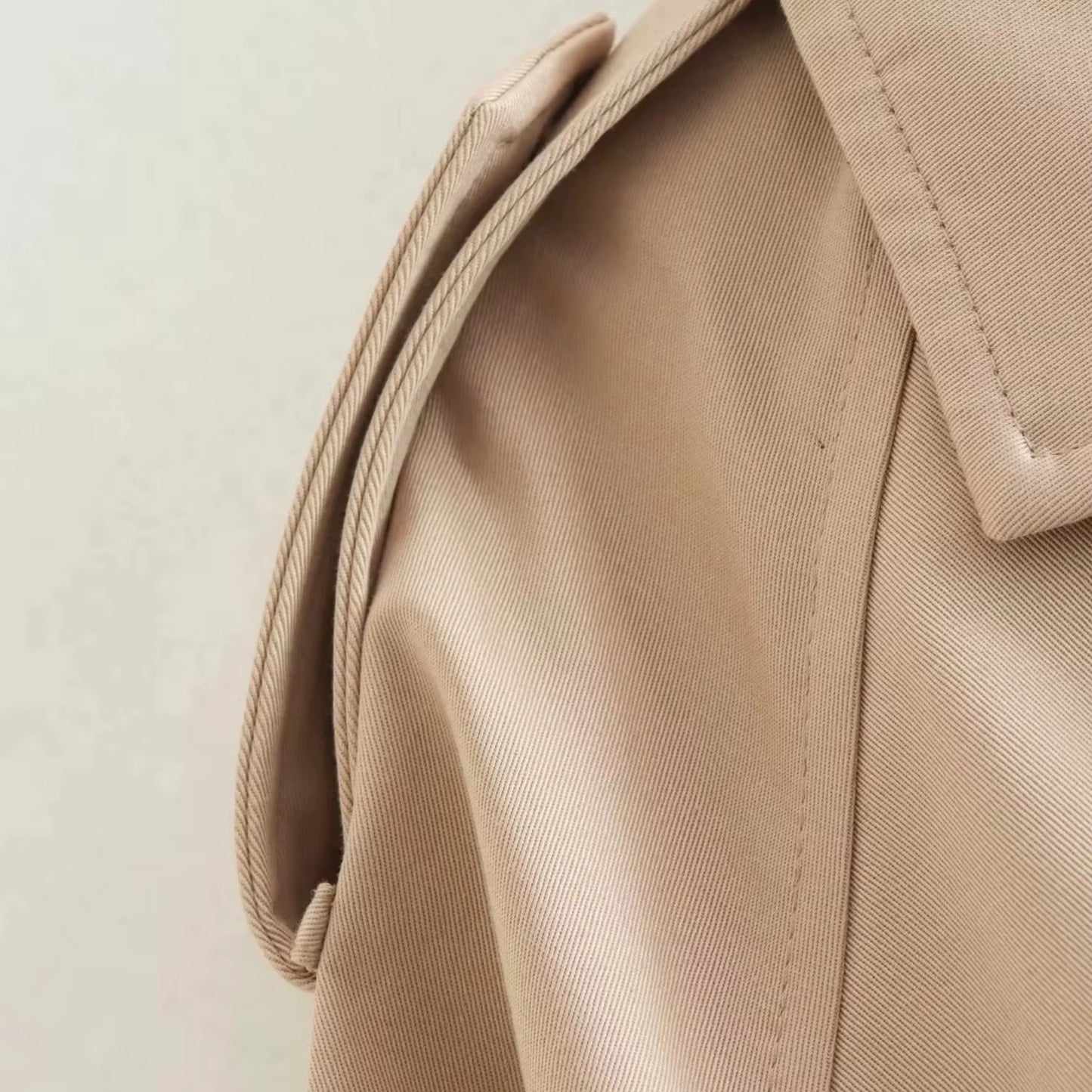 Cropped Trenchcoat Dam – Kort Jacka med Bälte – Elegant Vårjacka & Streetwear