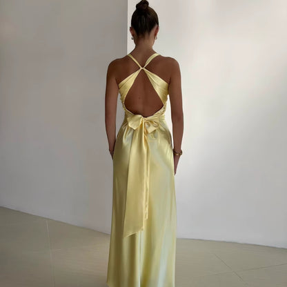 Elegant Satin Maxiklänning Dam – Halterneck Klänning med Öppen Rygg & Knytband