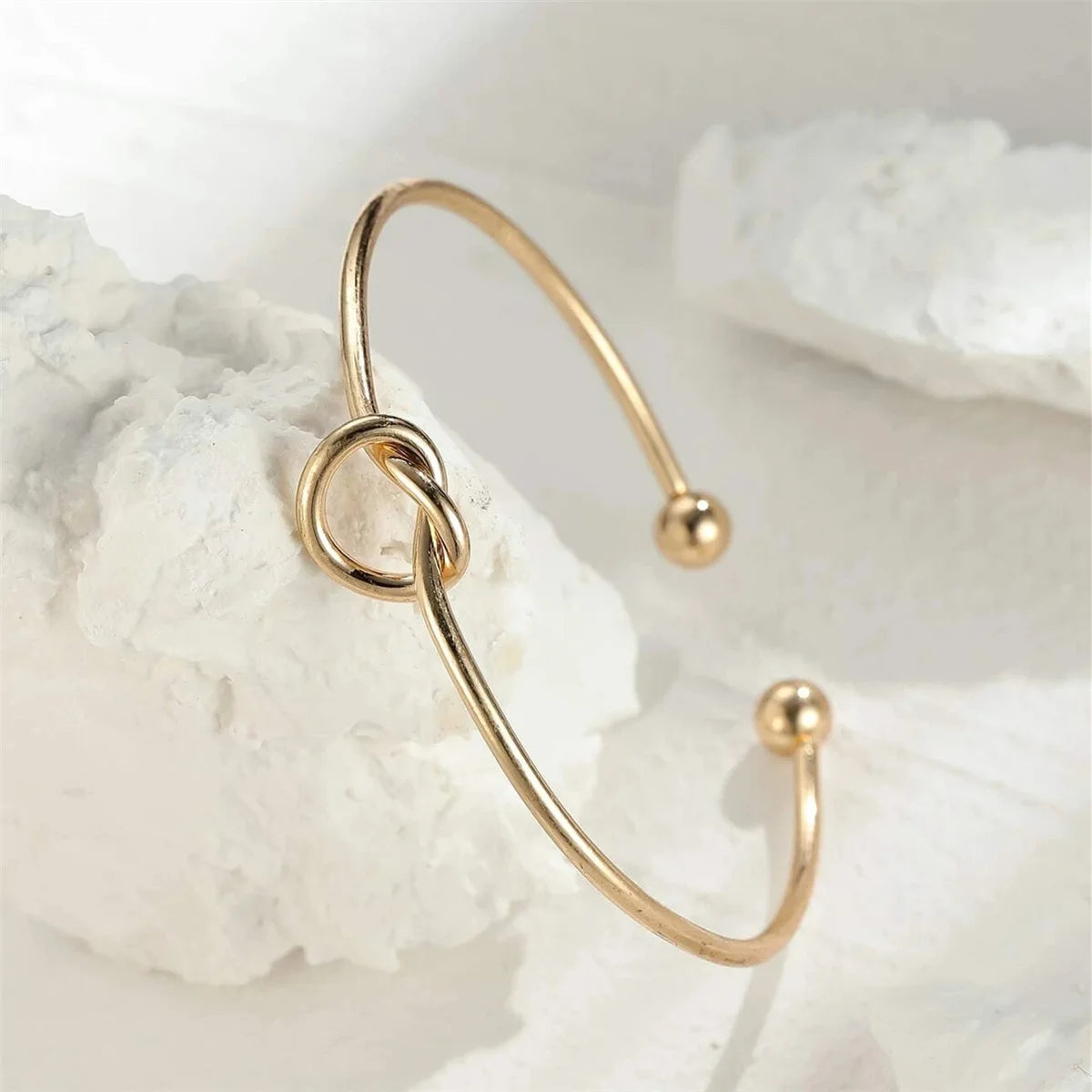 Vintageinspirerat Armband i Rostfritt Stål | Elegant Flätad Design Dam