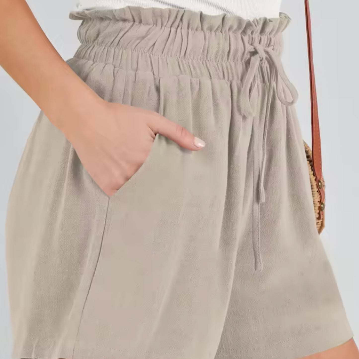 Linneshorts Dam med Dragsko – Lätta Högmidjade Sommarshorts för Dam